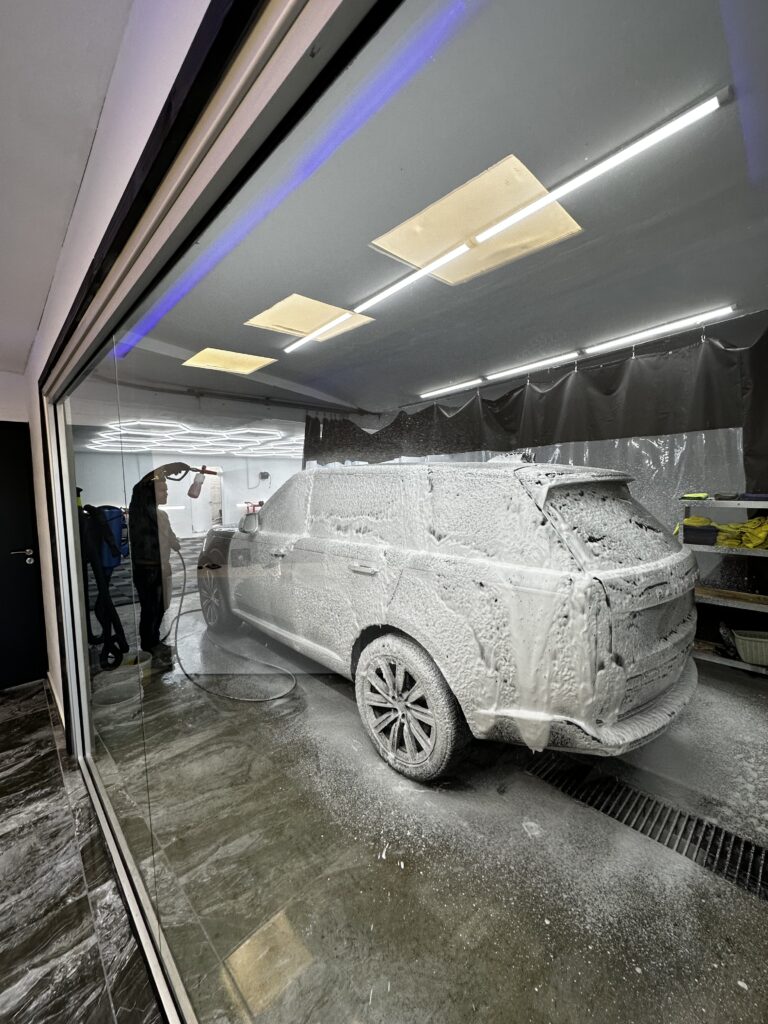 Range rover autobiography preparing for detailing & ceramic coating the best protection with new cars